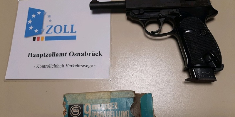 HZA-OS: Osnabrücker Zoll entdeckt Pistole im Handschuhfach - Foto: presseportal.de