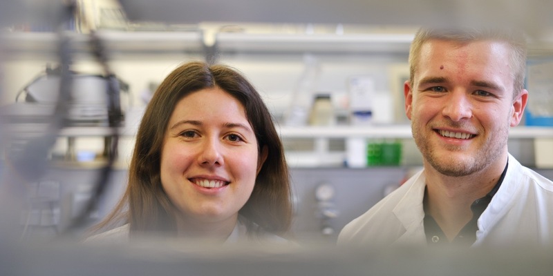 Biotechnologie-Studierende erforschen Alternativen zu Öl und Gas - Foto: presseportal.de