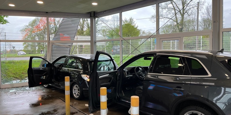 POL-WES: Moers - Unfall im Vorraum einer Waschanlage - Foto: presseportal.de