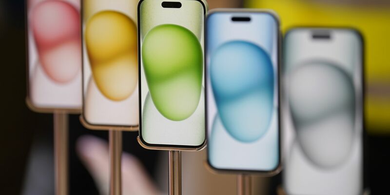 Die gebrauchten Ersatzteile sollen generell ab dem iPhone 15 genutzt werden können. - Foto: Jonathan Brady/PA/dpa