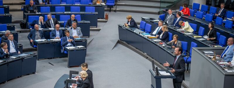 SPD-Fraktionsvize Dirk Wiese wirft der AfD vor, «das Sprachrohr für den Kreml» zu sein. - Foto: Michael Kappeler/dpa