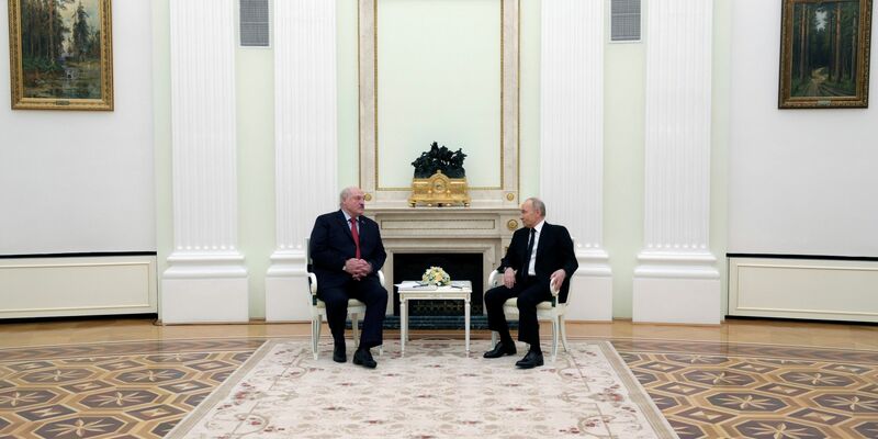 Wladimir Putin (r) und Alexander Lukaschenko im Kreml. - Foto: Gavriil Grigorov/Pool Sputnik Kremlin/AP/dpa