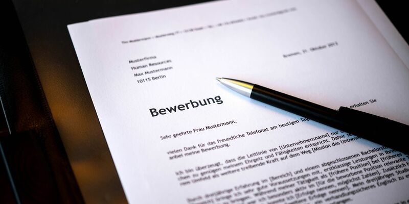 Die Akzeptanz für KI in einer Bewerbung ist groß. - Foto: Sina Schuldt/dpa