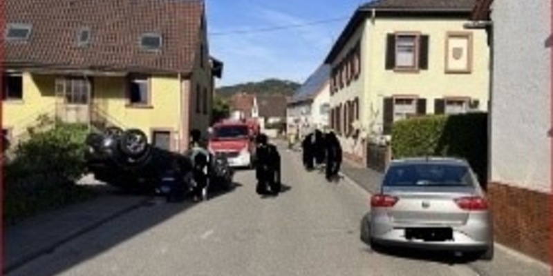 POL-PDLD: Pkw landet auf dem Dach - Foto: presseportal.de