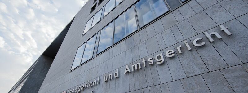Das Amtsgericht Düsseldorf hat Haftbefehle gegen drei Jugendliche im Alter von 15 und 16 Jahren wegen Terrorverdachts erlassen. - Foto: Rolf Vennenbernd/dpa