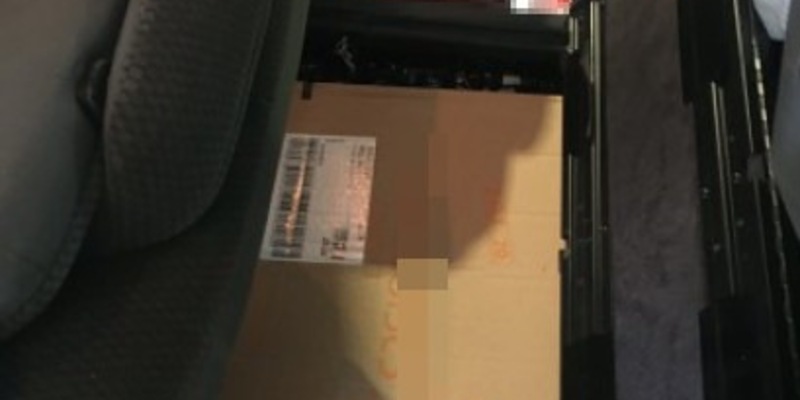 HZA-HST: Weite Reise lohnte sich nicht ./. Stralsunder Zoll stellt 20800 Stück Zigaretten und 26 Kilogramm Wasserpfeifentabak sicher. - Foto: presseportal.de