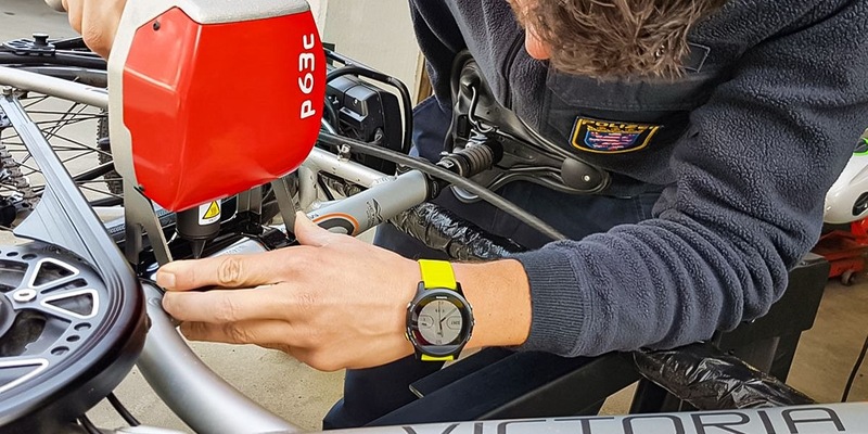 POL-LDK: Herborn: Polizei codiert Fahrräder auf dem Hof der Polizeistation - Foto: presseportal.de