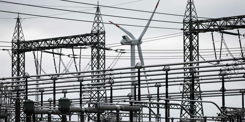 «Die Bundesregierung muss allem voran für konkurrenzfähige Energiekosten sorgen», heißt es in der Mitteilung von Arbeitgebern und IG Metall. - Foto: Christian Charisius/dpa