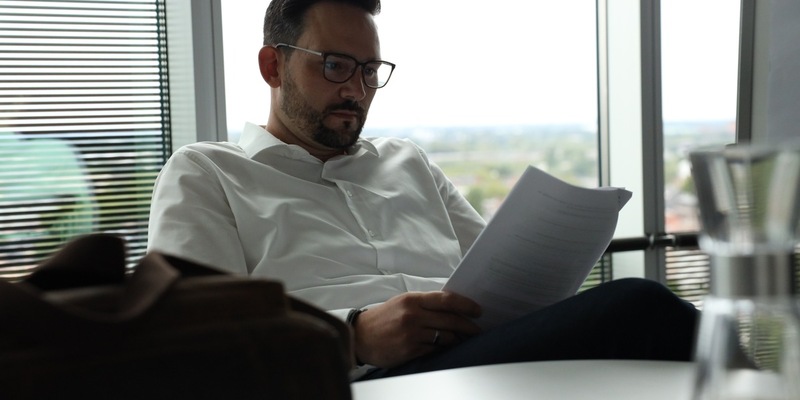 Daniel Aram: Warum immer mehr Menschen in den Vertrieb gehen - Foto: presseportal.de