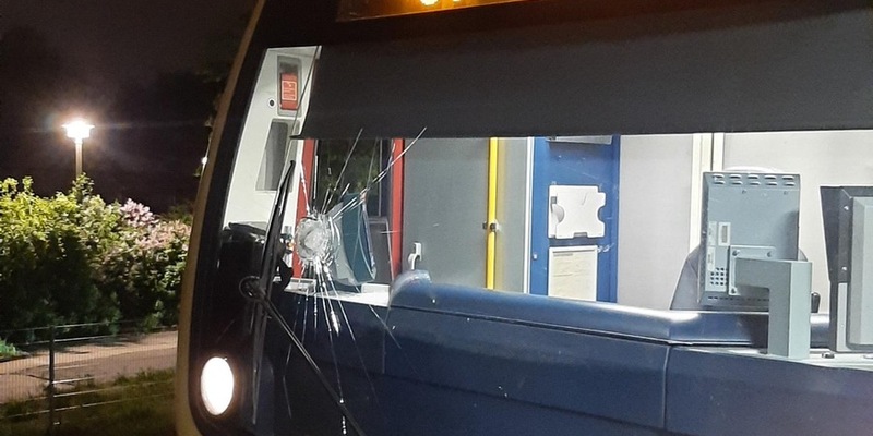 BPOLD-B: Unbekannter bewirft S-Bahn und verletzt Triebfahrzeugführerin - die Bundespolizei sucht nach Zeugen - Foto: presseportal.de