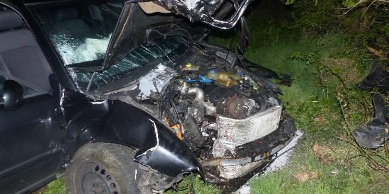 POL-CUX: Verkehrsunfall in Cuxhaven Holte-Spangen - zwei Personen leicht verletzt (Lichtbild in der Anlage) - Foto: presseportal.de