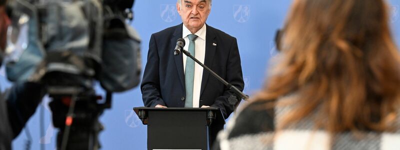 NRW-Innenminister Herbert Reul: «Es hat geklappt, Schlimmeres zu verhindern.» - Foto: Roberto Pfeil/dpa