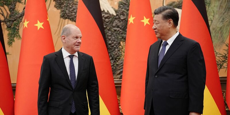 Während seiner China-Reise wird Olaf Scholz auch politische Gespräche mit Xi Jinping führen. - Foto: Kay Nietfeld/dpa Pool/dpa