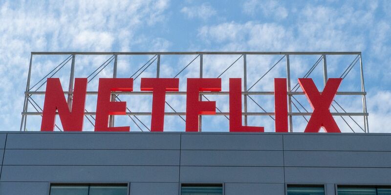 Netflix hat nun weltweit 269,6 Millionen zahlende Kunden. - Foto: Andrej Sokolow/dpa