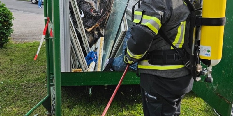 FW-WRN: Containerbrand am Taubenweg - Foto: presseportal.de