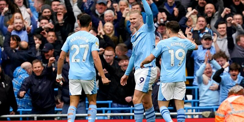 Manchester City übernimmt zumindest für einen Tag die Tabellenspitze. - Foto: Martin Rickett/PA Wire/dpa