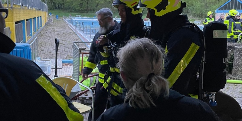 FW-EN: Große Feuerwehrübung am Freibad - Foto: presseportal.de