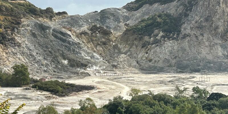 Die Region Neapel ist von einem Erdbeben erschüttert worden. Dort befindet sich ein Supervulkan, die Phlegräischen Felder. (Archivfoto) - Foto: Christoph Sator/dpa