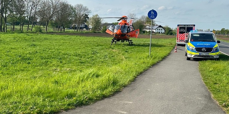 FW Xanten: Motorradbrand nach Verkehrsunfall in Xanten - Foto: presseportal.de