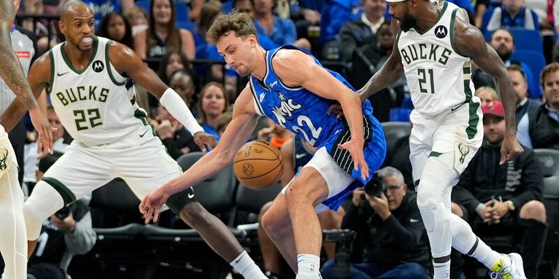 Franz Wagner (M) und die Orlando Magic haben die Playoffs erreicht. - Foto: John Raoux/AP/dpa