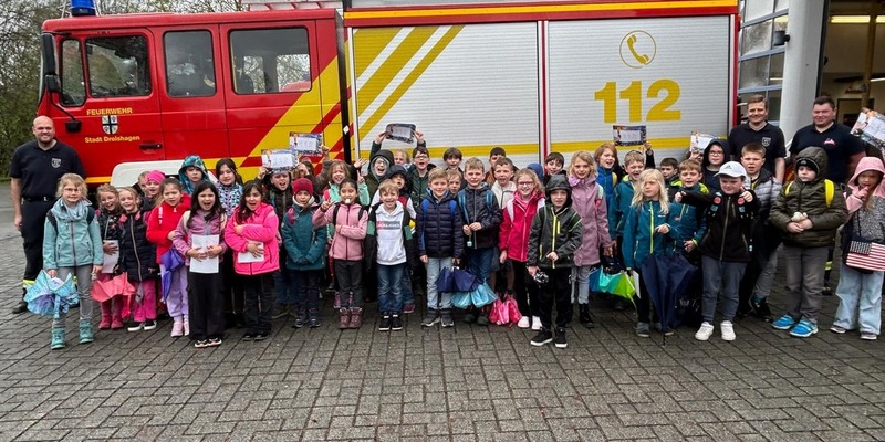 FW Drolshagen: Grundschulkinder zu Besuch bei der Feuerwehr - Foto: presseportal.de