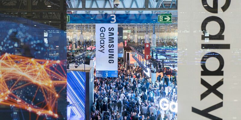 Samsung hat in den vergangenen Monaten im üblichen jährlichen Rhythmus sein neues Spitzenmodell Galaxy S24 auf den Markt gebracht. - Foto: Pau Venteo/AP/dpa