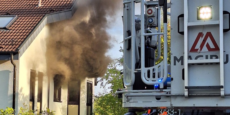 FW Stuttgart: Zimmerbrand mit starker Rauchentwicklung - Foto: presseportal.de