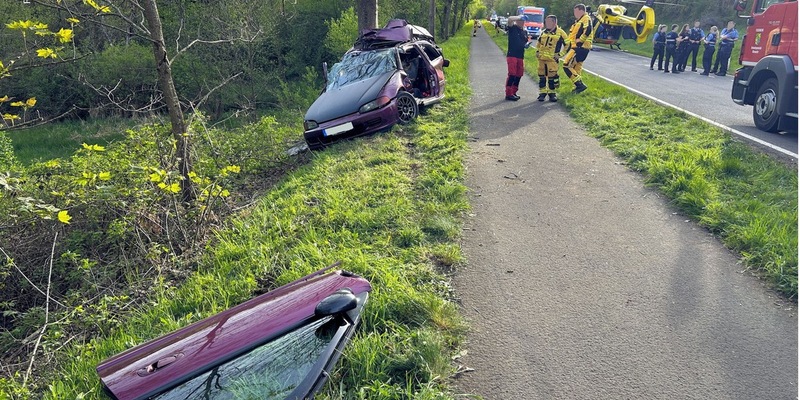POL-PPWP: Kontrolle verloren, gegen Baum geprallt - Foto: presseportal.de