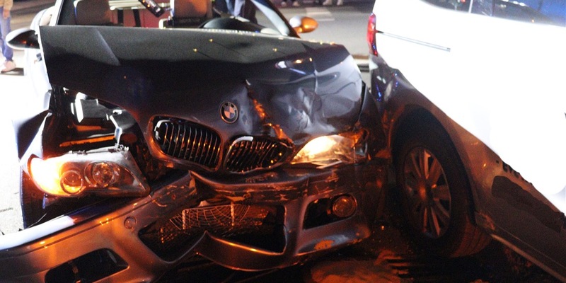 POL-HF: Verkehrsunfall im Kreuzungsbereich- Insassen verletzt - Foto: presseportal.de