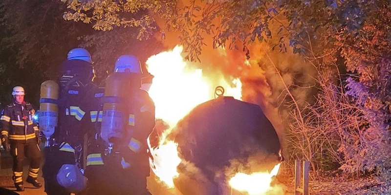 FW-M: Nächtlicher Mülltonnenbrand (Laim) - Foto: presseportal.de
