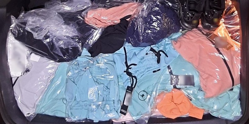 BPOL NRW: Bundespolizei stoppt 5 Jugendliche bzw. Heranwachsende bei der Einfuhr von Plagiaten im Wert von ca. 15.000 Euro - Foto: presseportal.de