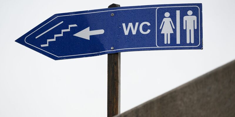 Künftig wird es in Amsterdam mehr öffentliche Toilettenangebote für Frauen geben. - Foto: Robert Michael/dpa