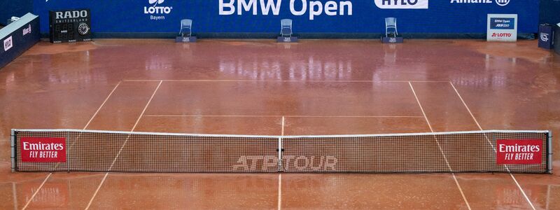 Das Turnier in München hat erst nach einer längeren Regenpause begonnen. - Foto: Lukas Barth/dpa