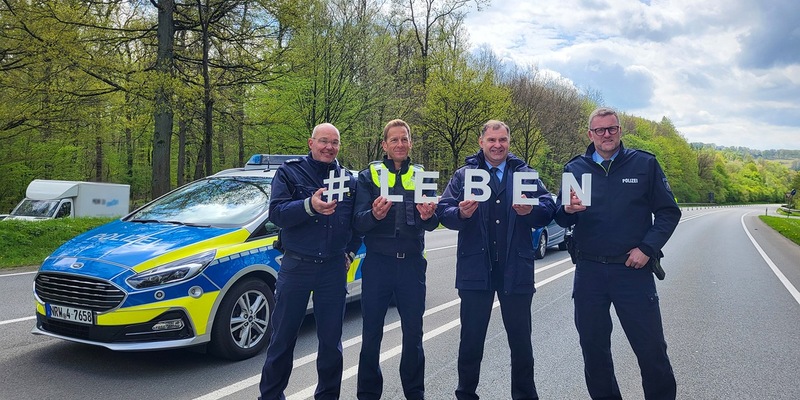POL-PB: Gemeinsamer Kontrolleinsatz der Polizei Lippe und Polizei Paderborn auf der Bundesstraße 1 - Foto: presseportal.de