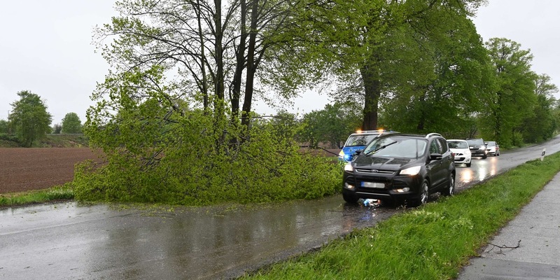 FW Pulheim: Sturmeinsätze beschäftigten die Feuerwehr - Foto: presseportal.de