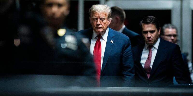 Der ehemalige US-Präsident Donald Trump zahlte 130.000 US-Dollar Schweigegeld an eine Pornodarstellerin. - Foto: Jabin Botsford/Pool The Washington Post/AP/dpa