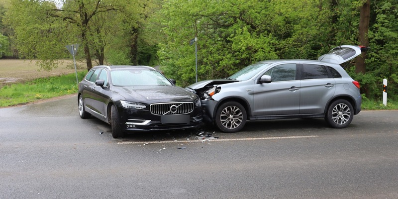 POL-HF: Verkehrsunfall im Einmündungsbereich - 32-jährige Bünderin verletzt - Foto: presseportal.de
