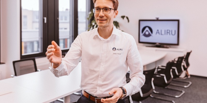 Julian Kissel von der Aliru GmbH: Mehr Sales und entlasteter Vertrieb dank automatischer Angebotserstellung - Foto: presseportal.de