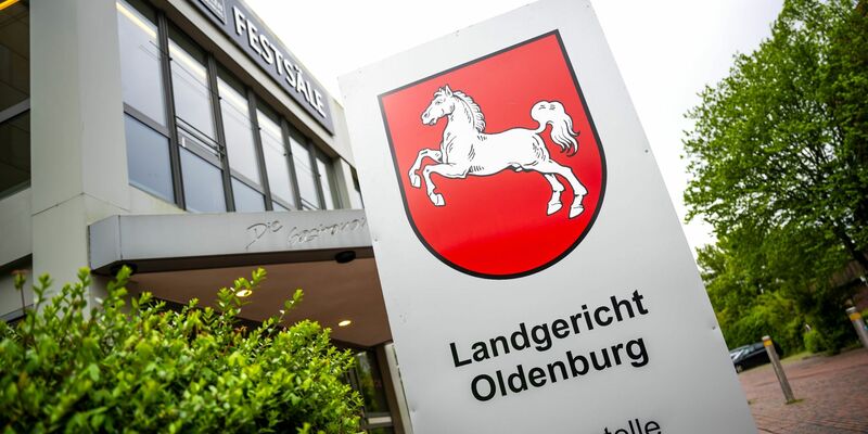 In dem Prozess am Landgericht Oldenburg soll der Skandal um die teure Reparatur des Marine-Segelschulschiffs «Gorch Fock» aufgeklärt werden. - Foto: Sina Schuldt/dpa