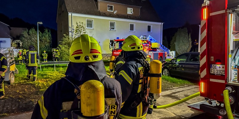 FW Finnentrop: Feuer in Mehrfamilienhaus - Foto: presseportal.de