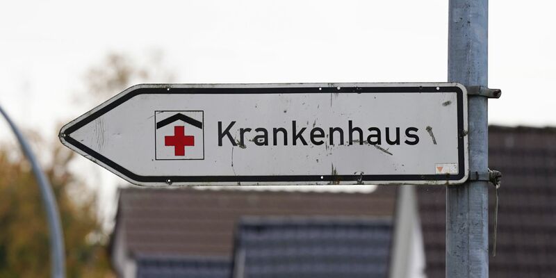 Heute plant Bundesgesundheitsminister Karl Lauterbach erneut mit den Ressortchefs der Länder über die geplante Neuaufstellung der Krankenhäuser in Deutschland zu beraten. - Foto: Marcus Brandt/dpa