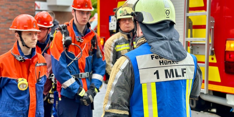 FW Hünxe: Brand im Jugendhaus - Jugendfeuerwehren Hünxe und Dinslaken üben gemeinsam - Foto: presseportal.de