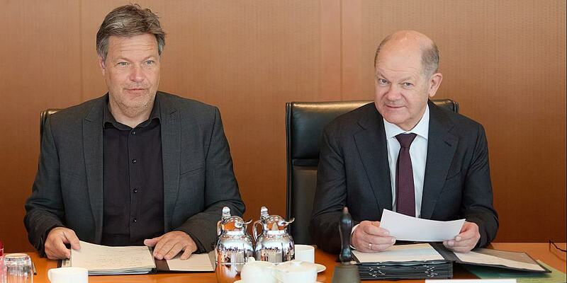 Robert Habeck und Olaf Scholz im Kabinett am 17.04.2024 - Foto: über dts Nachrichtenagentur