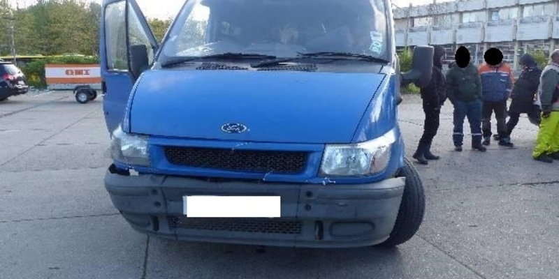 POL-CUX: Kontrolle eines Kleintransporters auf der BAB - 19 Personen im Fahrzeug (Lichtbild in der Anlage) - Foto: presseportal.de