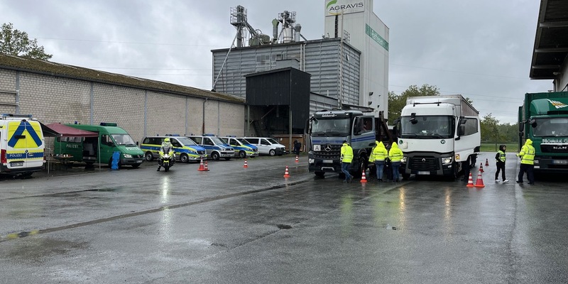 POL-GT: Länderübergreifende Verkehrssicherheitsaktion sicher.mobil.leben -Güterverkehr im Blick - Bilanz der Polizei Gütersloh - Foto: presseportal.de