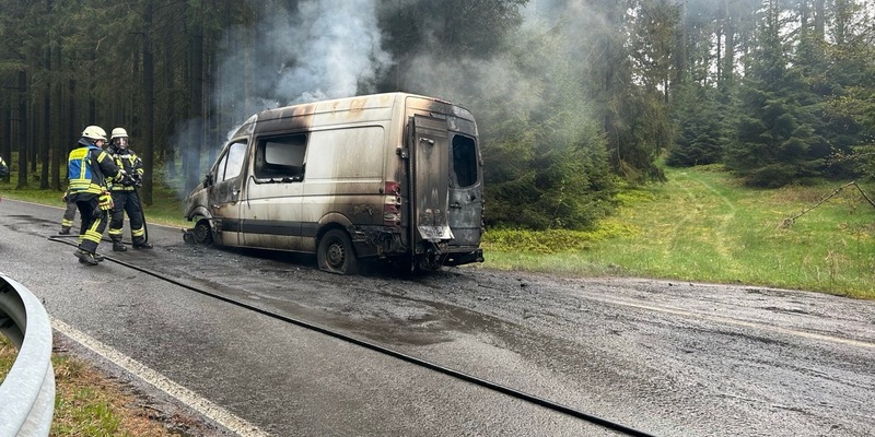 POL-PDTR: Fahrzeugbrand auf der K126 - Foto: presseportal.de