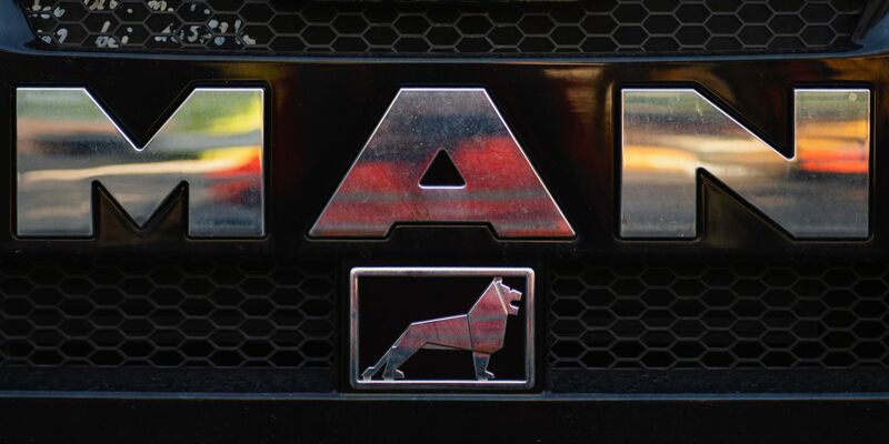 Der Lkw-Hersteller MAN hat Anfang April die Genehmigung zur Erprobung fahrerloser Lastwagen auf der Autobahn erhalten. - Foto: Nicolas Armer/dpa