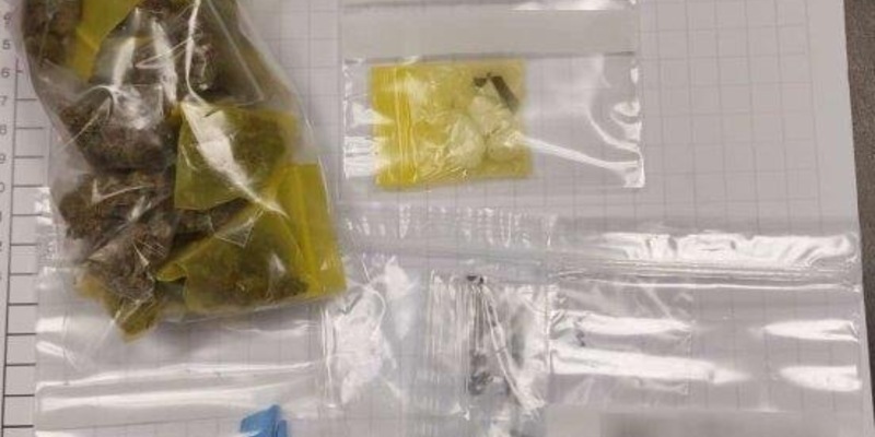 BPOL NRW: Bundespolizisten stellen Mann mit bunten Strauß an Drogen - Foto: presseportal.de