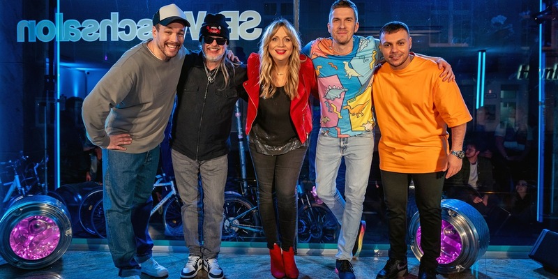 Frühlingsgefühle bei NightWash: Host Simon Stäblein begrüßt Markus Krebs, Jan van Weyde, Osan Yaran und Mirja Regensburg - Foto: presseportal.de