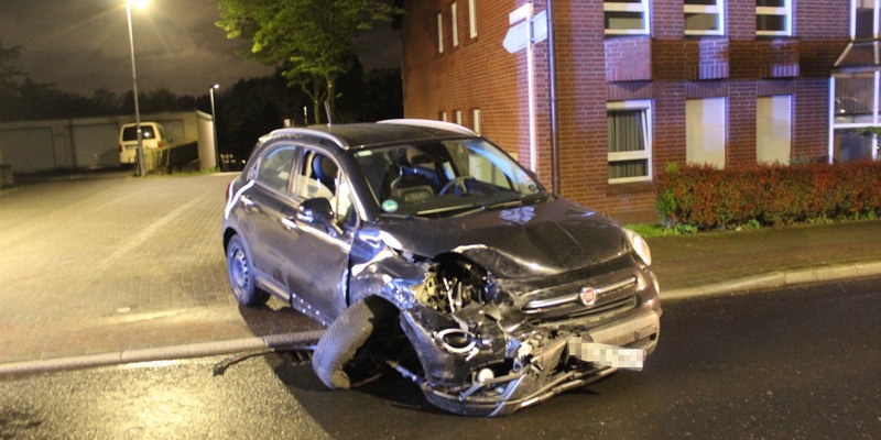 POL-RBK: Bergisch Gladbach - vier Fahrzeuge bei Verkehrsunfall beschädigt - Unfallverursacher flüchtig - Foto: presseportal.de